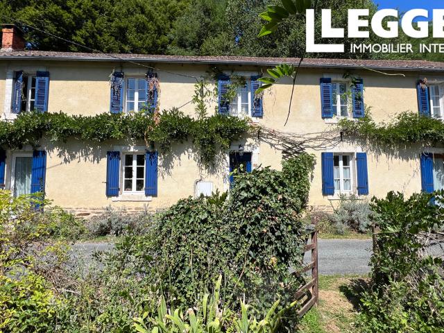 Maison spacieuse de 5 chambres, situation paisible, jardin et garage, pas de voisins immédiats Périgord Vert