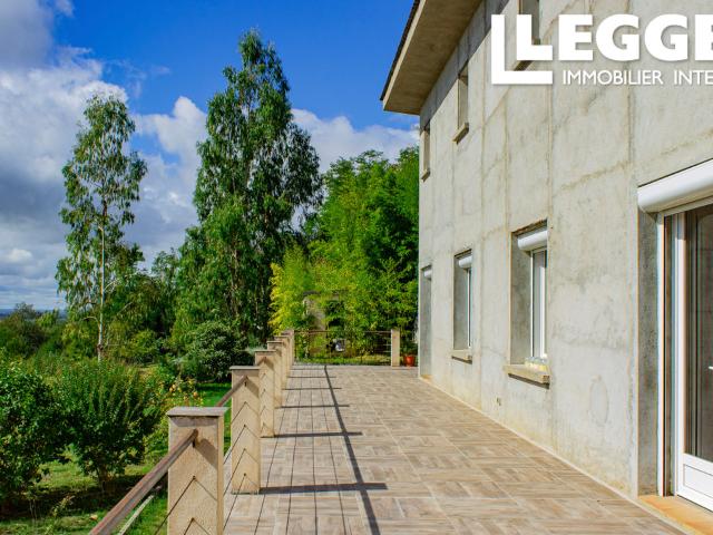 Maison spacieuse 4 chambres avec terrasse, vues imprenables, studio & 2,3 ha près de Montauban