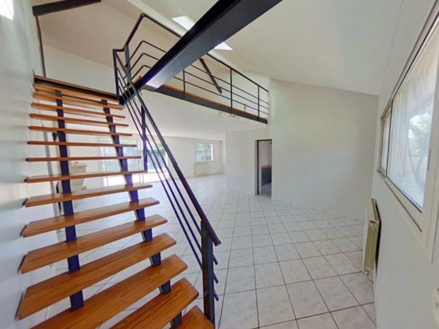 Maison spacieuse 8 pièces à louer à Mérignac, secteur Pichey