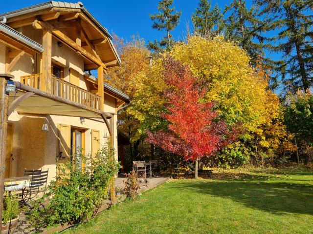 Maison style chalet avec terrain