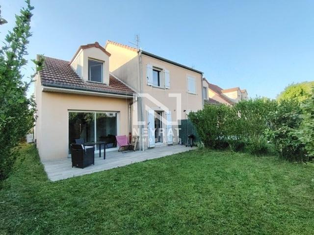MAISON SAINT REMY AVEC TERRASSE, GARAGE ET JARDIN PRIVATIF