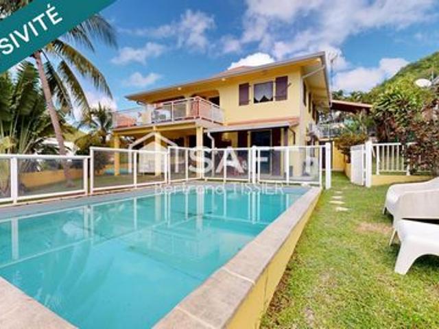Maison sur deux niveaux, F4 + 2 T2, piscine