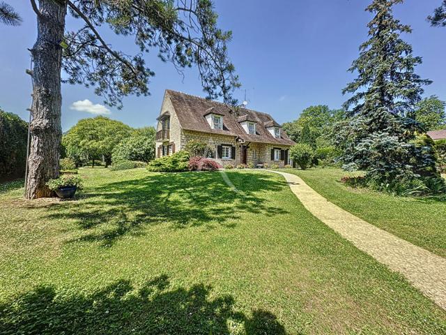 Maison sur la commune de Germiny l'Êveque 260 m2 5 chambres jardin de 3133 m² piscine