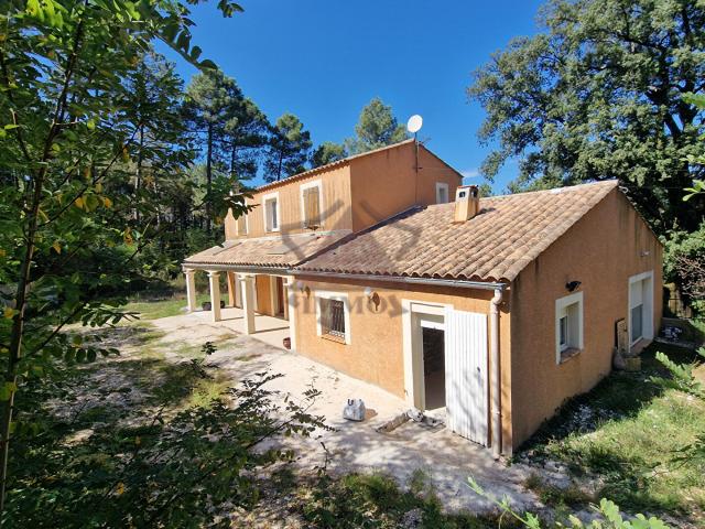 Maison sur les hauteurs au calme