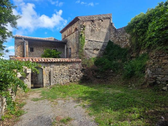 Maison sur les hauteurs avec jolie vue