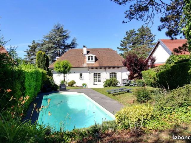 Maison sur les hauteurs de Lay St Christophe