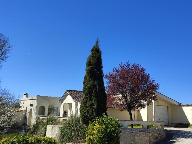 Maison sur les hauteurs de Montaigu, 3 chambres, gargage, jardin et bassin