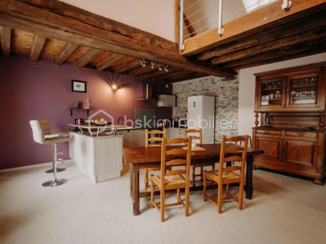 maison sur Saint Jean de Linières à proximité de la voix rapide
