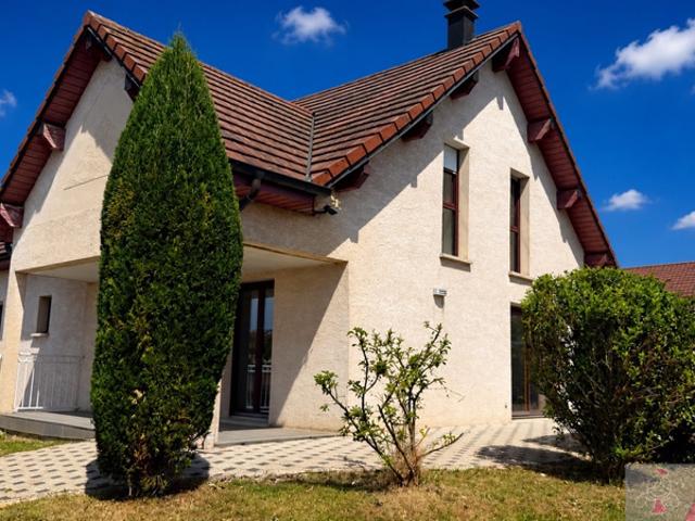 Maison sur sous sol avec 5 chambres
