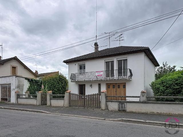 Maison sur sous sol avec jardin – Montluçon proche commodités