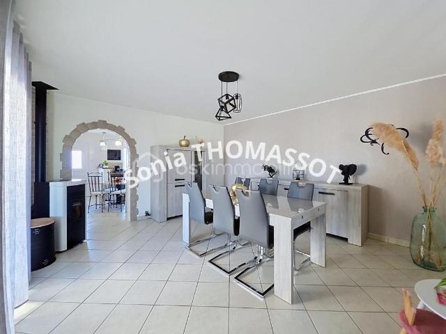 MAISON SUR SOUS SOL AVEC PISCINE – TERRAIN CLOS