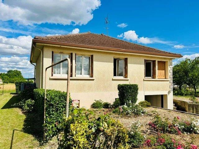 Maison sur sous sol avec terrain clos de 945 m²