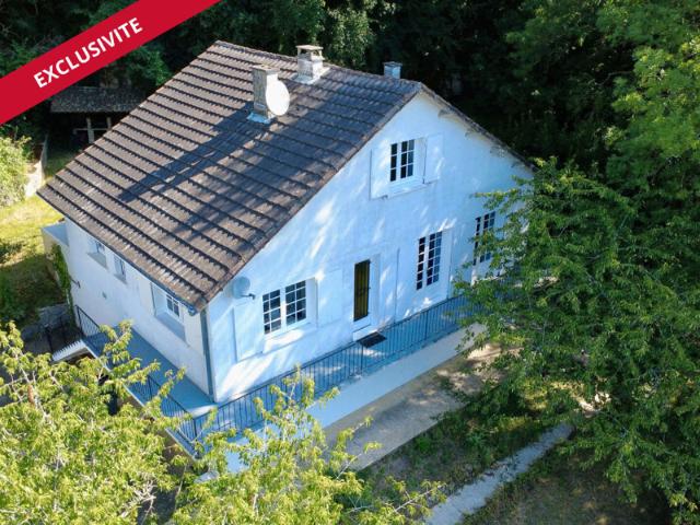 Maison sur sous sol à Charroux avec 4 chambres et jardin