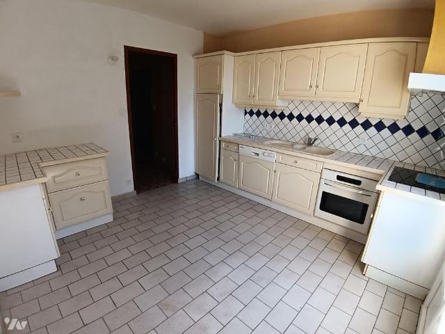 Maison sur sous sol à louer Sablé sur Sarthe proche gare et centre ville dans la Sarthe 72