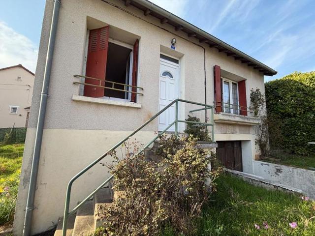 Maison sur sous sol dans un quartier calme de la ville d'Imphy