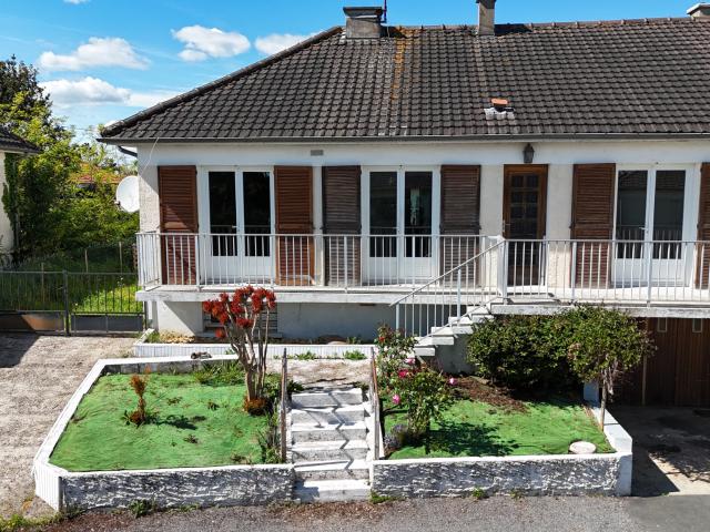 Maison sur sous sol, jardin et fort potentiel, plein centre, résidence privée