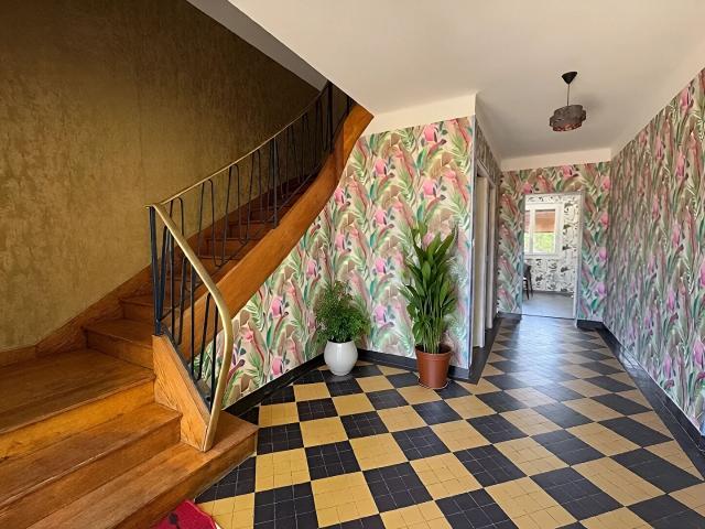 Maison rénovée sur sous sol semi enterré, 4 chambres proche commerces