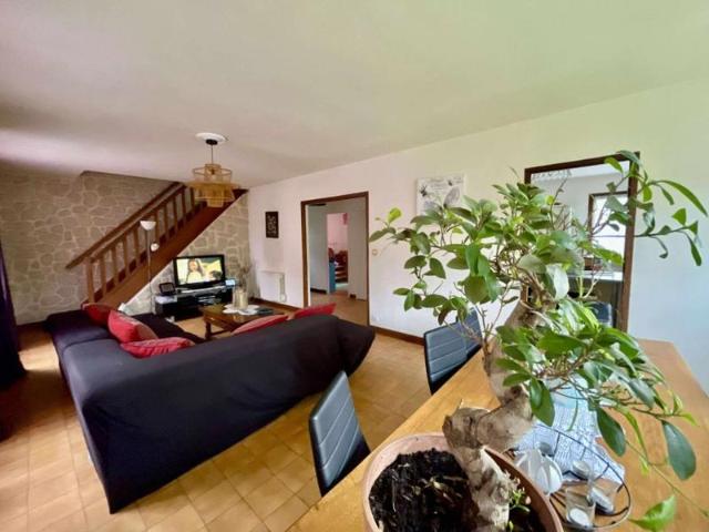 Maison sur sous sol total, sur plus de 10 000m² de terrain