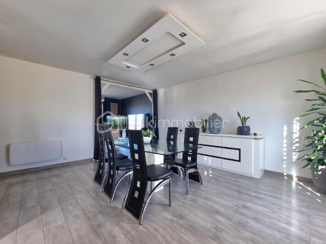 MAISON SUR SOUS SOL TOTAL_ 4 CHAMBRES_ PISCINE !