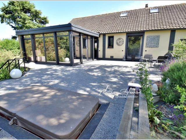 Maison sur sous sol, véranda, 4 chambres, 2 dressing, 2 salles de bains, DPE D