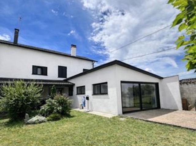 MAISON sur 2 NIVEAUX 81.02 m² habitables / 392 m² de terrain plat 2 GARAGES