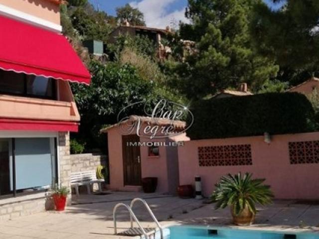 MAISON SUR 2 NIVEAUX 3 CHAMBRES VUE MER MAGNFIQUE PISCINE