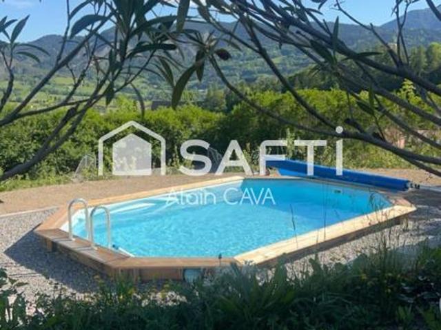 Maison sur 2 niveaux avec piscine et jardin et garage de 1036m² cloturé