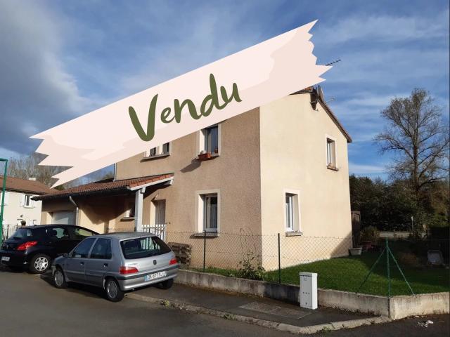Maison sur 2 niveaux avec terrain clos
