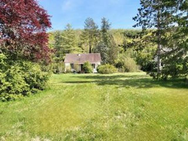 Maison sur 4 868 m² de terrain avec dépendance
