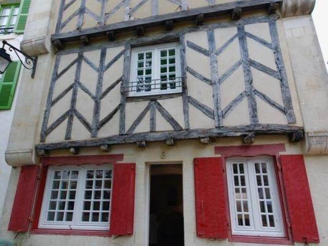 Maison sur 4 niveaux au cœur de SAINT MARTIN DE RE