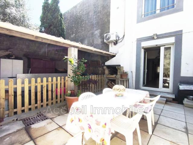 Maison P5 d'environ 108 m² + 44 m² terrasse + 2 balcons. 4 cha