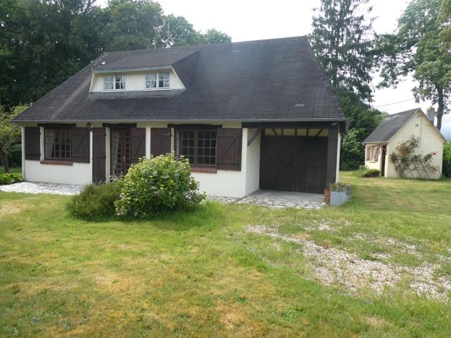 Maison Pont L Eveque 101 m2, travaux à prévoir, 3 CH, cheminée