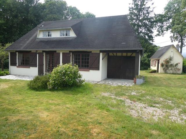 Maison Pont L Eveque 101 m2, travaux à prévoir, 3 CH, cheminée, garage, 2000 m²