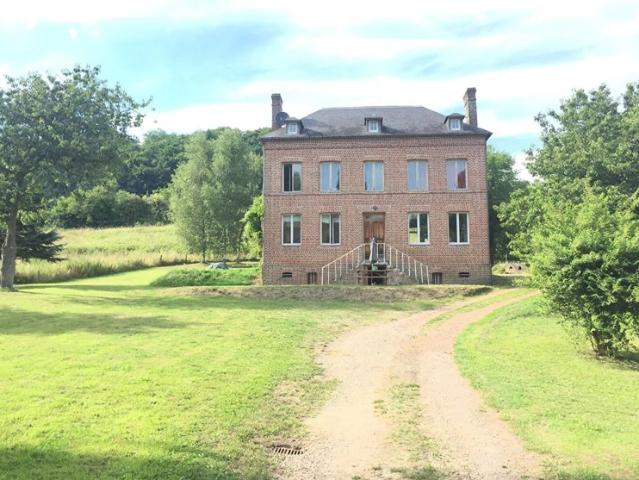 Maison Pont L Eveque, ancien moulin sur 26 231 m², 2 grands bâtiments