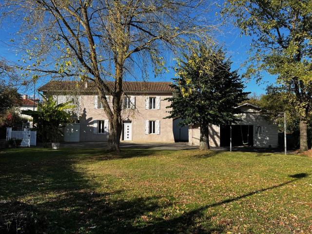 Maison parfait état avec jardin clos et arboré 119m² Villeneuve De Rivière