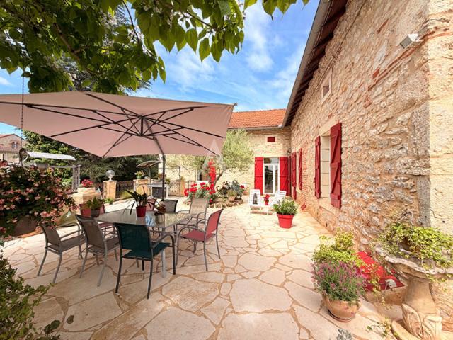 Maison en pierre de194 m2 et granges