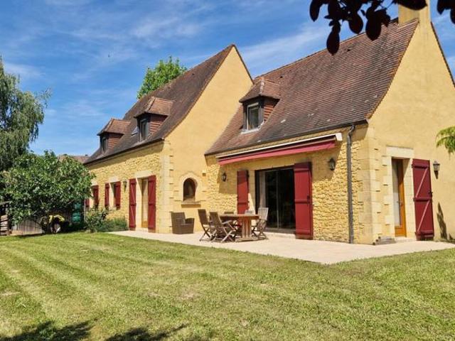 Maison Perigordine proche des commerces et parc arboré de 3860m2