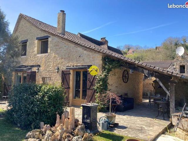 Maison perigourdine avec hangar