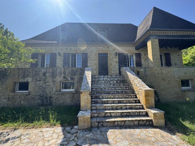 Maison Périgourdine avec vue sur les Châteaux de la vallée de la dordogne