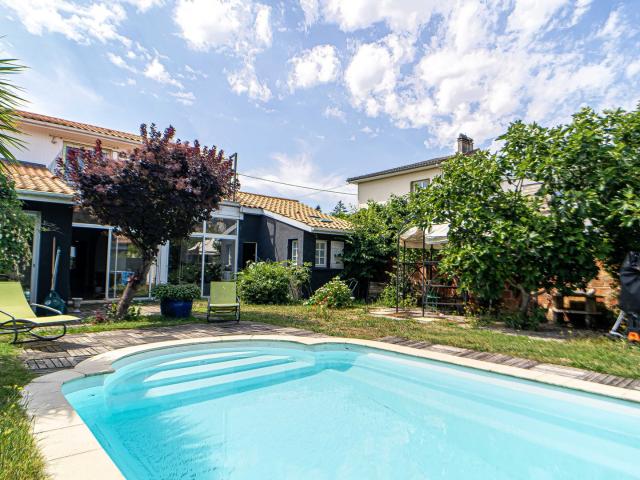 Maison pierre calme 220m2 piscine