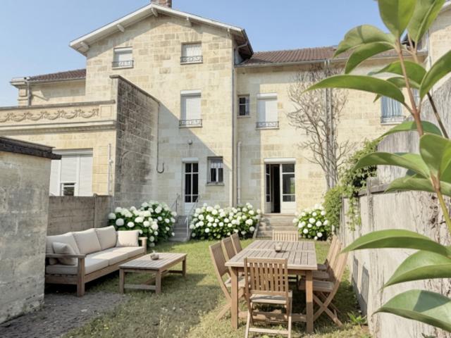 Maison pierre en retrait de rue avec jardin et garage CAUDERAN GOLF BORDELAIS