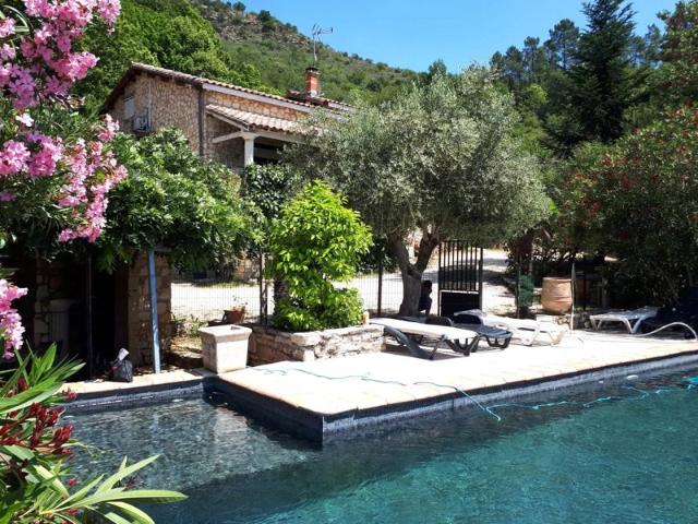 MAISON PIERRE + GITE VUE DOMINANTE