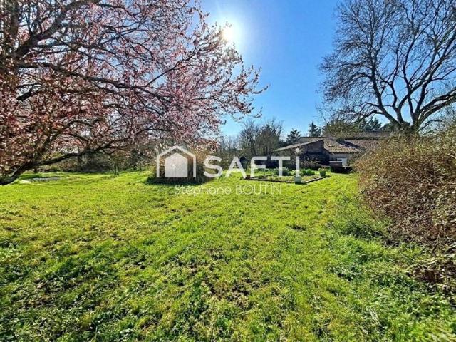 Maison Pierre 145m² Grand Terrain 2585m² – Pompe à chaleur Puits