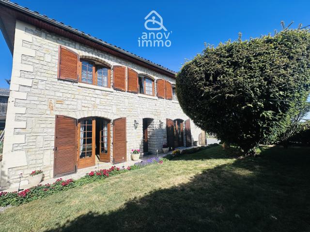 Maison en pierre 125 m2 Grand garage 85 m2 Jardin Proche Cognac Genté