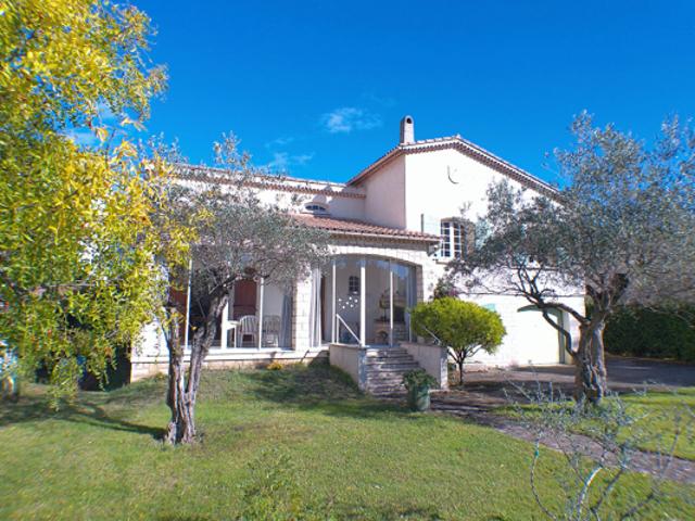 Maison Pierrelatte 7 pièce s 175 m2 sur un terrain de 941 m²