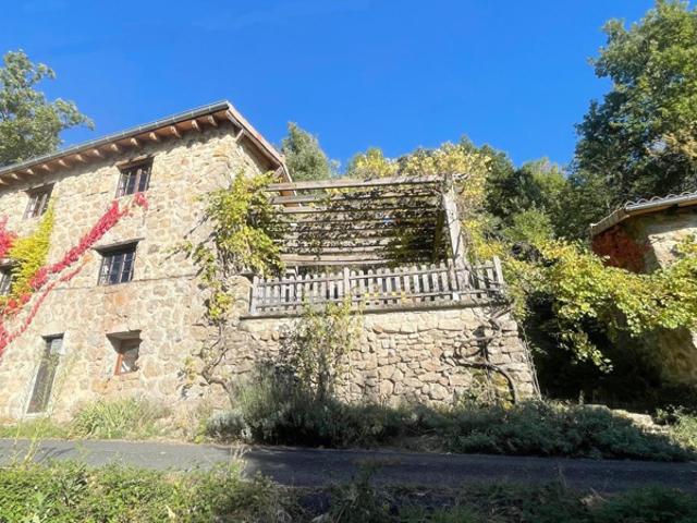 Maison pierres + dépendances