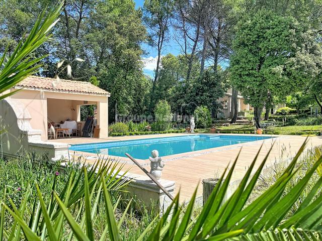 Maison Piolenc 146 m², 4 chambres, terrain de 4 003 m² avec. 146m² Piolenc