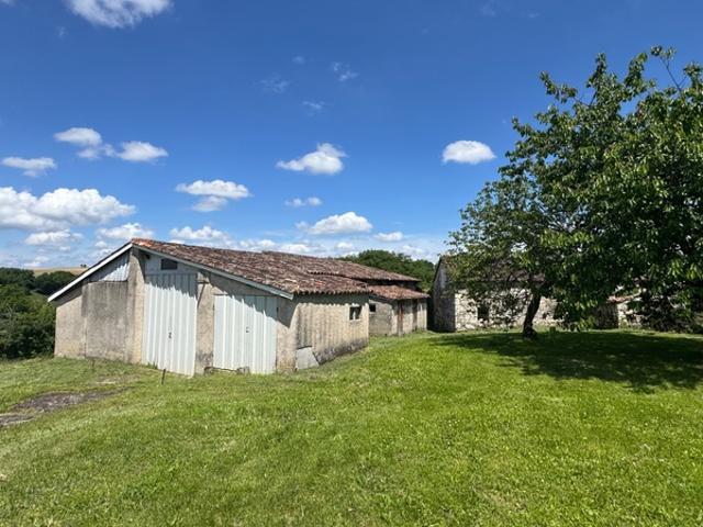 maison plus grange en pierre a restaurer