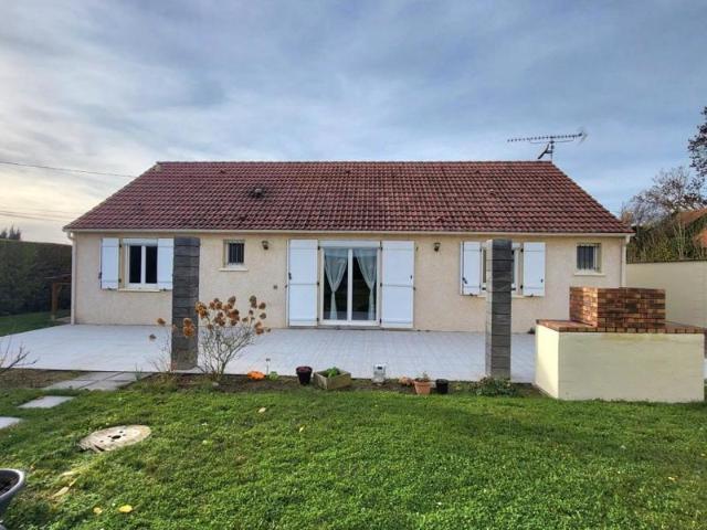 Maison plain pied, 4 chambres, garage et jardin