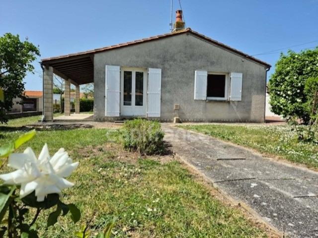 Maison Plain Pied 4 chambres 2 Garages Jardin clos SAINT JEAN DE LIVERSAY